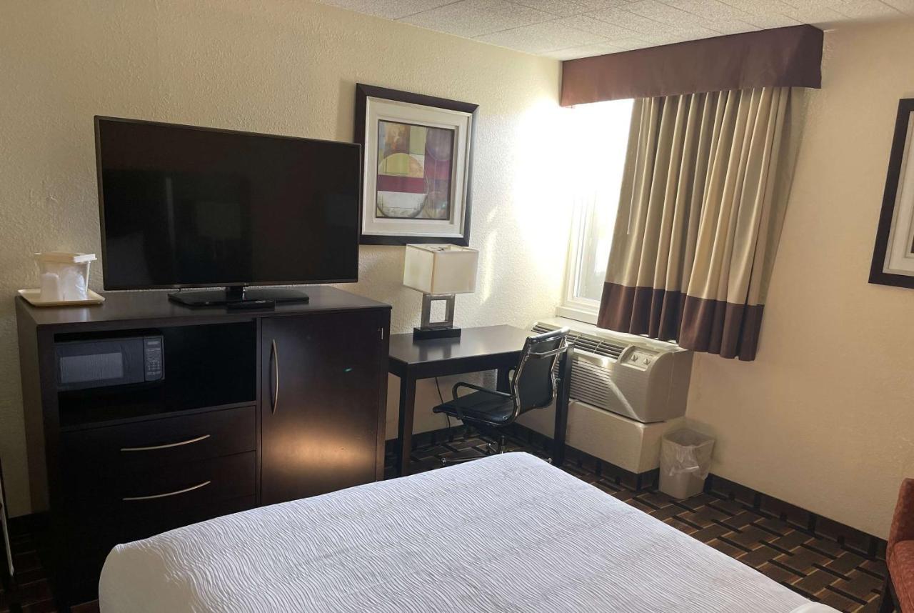 Baymont By Wyndham Scranton Hotel 2*