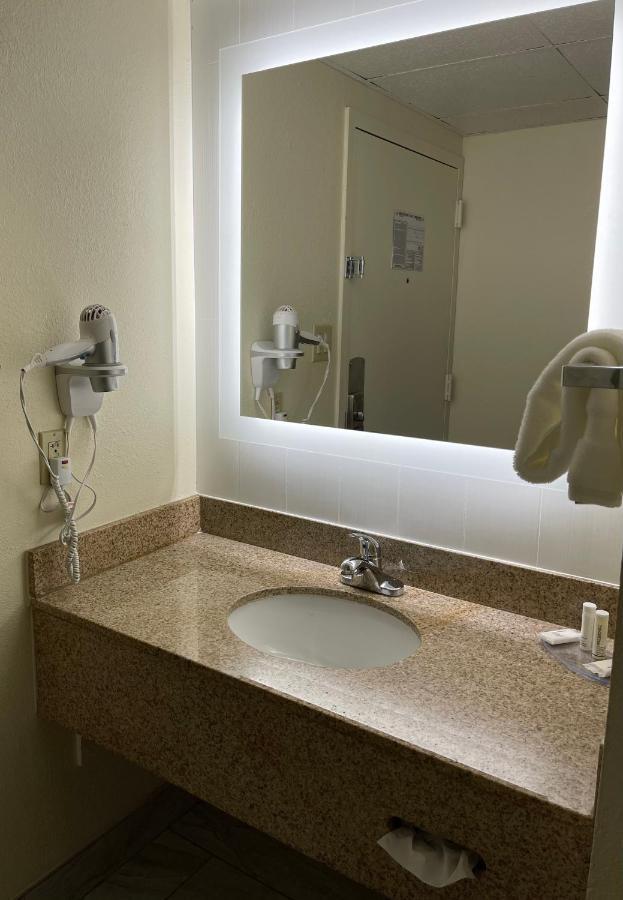 Hotel Baymont By Wyndham Scranton 2*