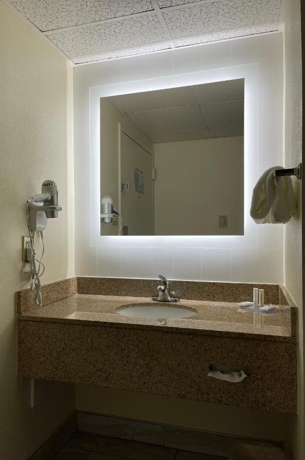 Baymont By Wyndham Scranton Hotel 2*