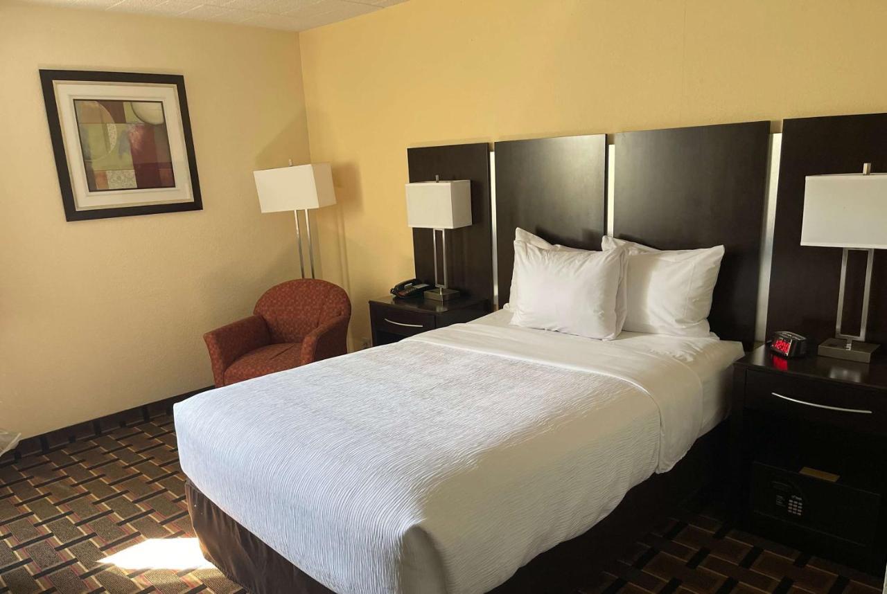 Baymont By Wyndham Scranton Hotel 2*