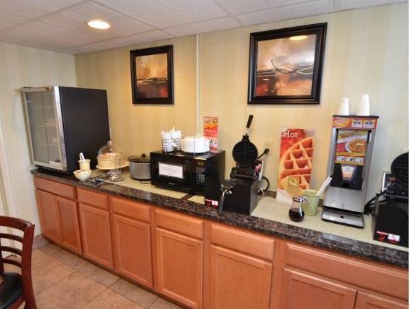 Baymont By Wyndham Scranton Hotel